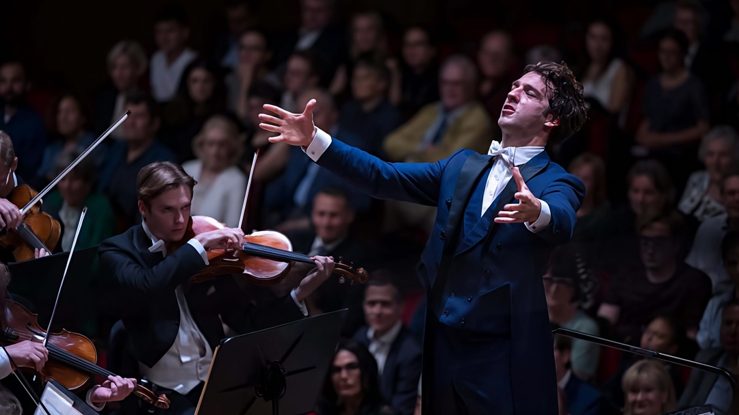 Lorenzo Viotti (34 anni), lunedì 13 gennaio sarà di nuovo sul podio della Scala Lorenzo Viotti (34 anni), lunedì 13 gennaio sarà di nuovo sul podio della Scala