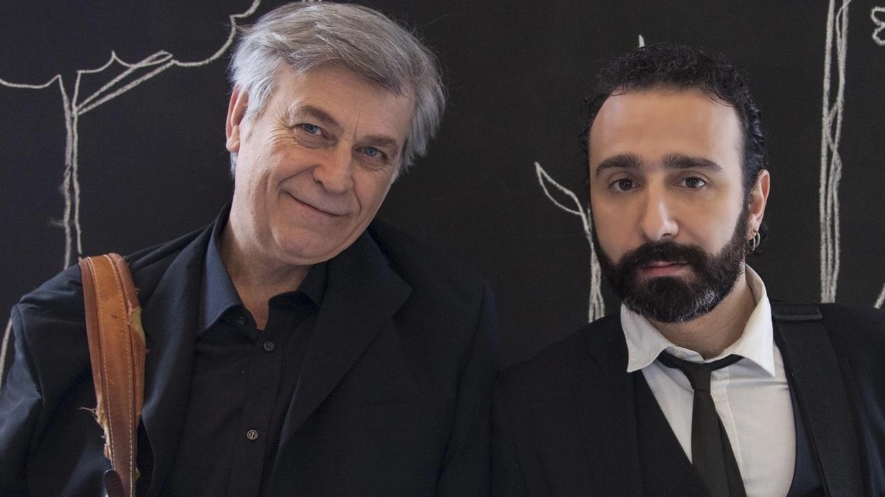 A Verano Brianza Massimiliano Larocca col fisarmonicista Riccardo Tesi A Verano Brianza Massimiliano Larocca col fisarmonicista Riccardo Tesi
