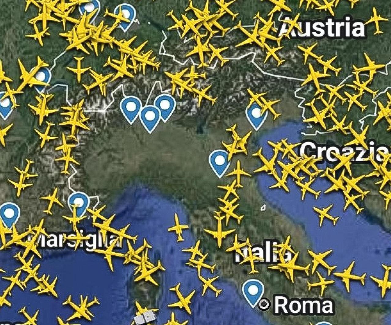 Guasto al centro radar. Si blocca il traffico aereo Guasto al centro radar. Si blocca il traffico aereo