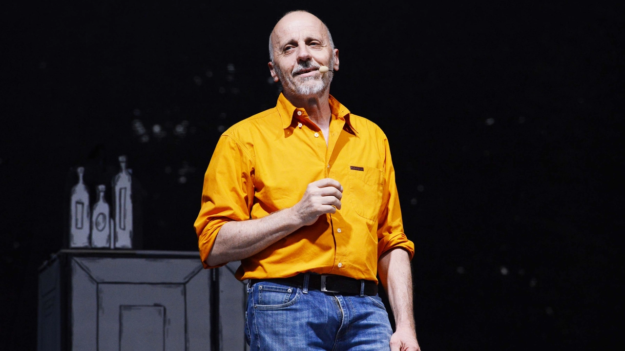 Marco Paolini, 68 anni, in scena al Teatro Strehler di Milano con “Darwin, Nevada” Marco Paolini, 68 anni, in scena al Teatro Strehler di Milano con “Darwin, Nevada”