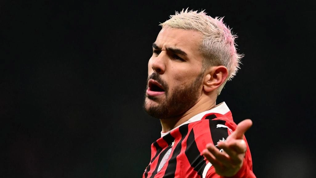 Aria pesante tra club e giocatore, Chelsea e Manchester United alla finestra. I rossoneri puntano su Jimenez e valutano le ipotesi De Cuyper e Mitchell. Due giorni fa pranzo con Maldini a Milano: fu l’ex dirigente ad acquistarlo. Aria pesante tra club e giocatore, Chelsea e Manchester United alla finestra. I rossoneri puntano su Jimenez e valutano le ipotesi De Cuyper e Mitchell. Due giorni fa pranzo con Maldini a Milano: fu l’ex dirigente ad acquistarlo.