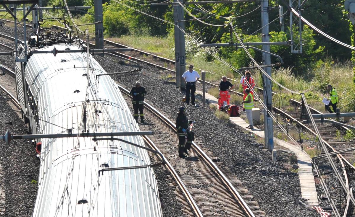 Uomo investito e ucciso da un treno a Carimate: l’unica certezza è che sembrava confuso. Giallo sulla sua identità Uomo investito e ucciso da un treno a Carimate: l’unica certezza è che sembrava confuso. Giallo sulla sua identità