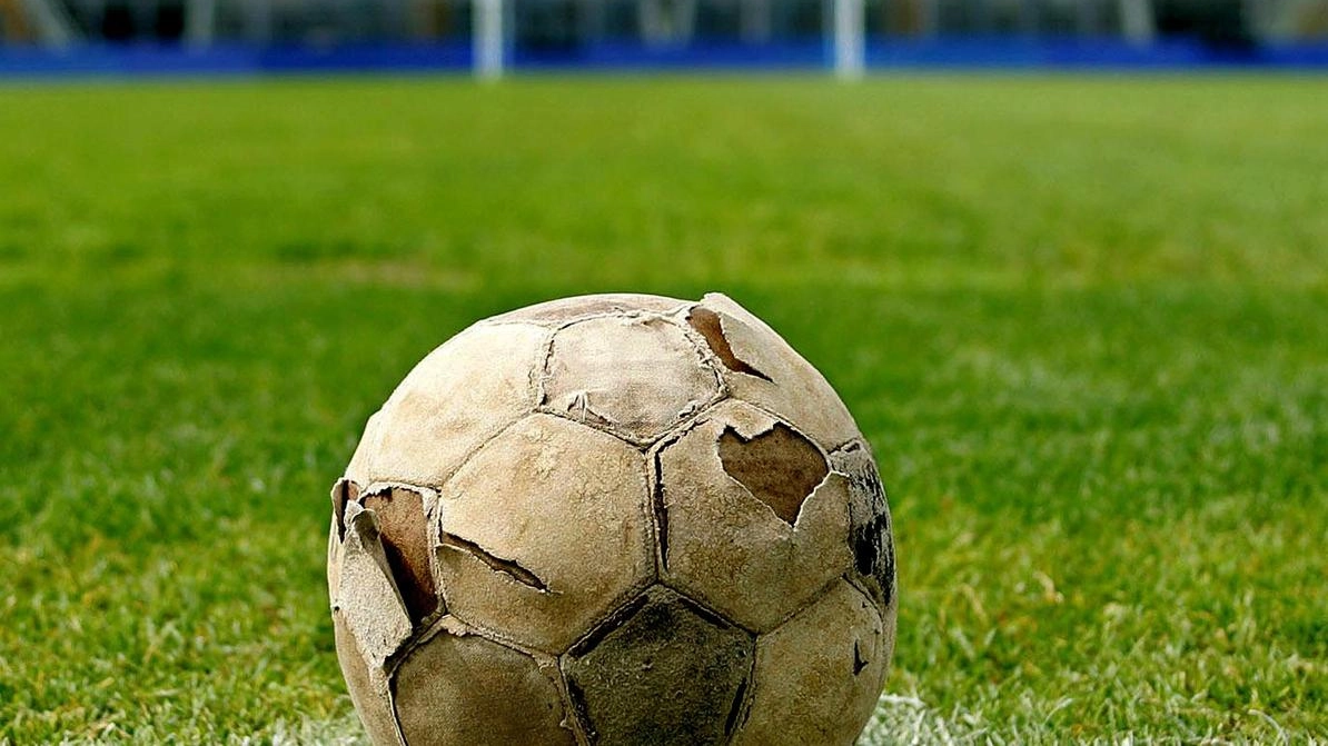 Ennesimo episodio di violenza in un campionato di calcio dilettantistico: stavolta è stato preso di mira l'arbitro durante una partita di campionato under 19 élite Ennesimo episodio di violenza in un campionato di calcio dilettantistico: stavolta è stato preso di mira l'arbitro durante una partita di campionato under 19 élite