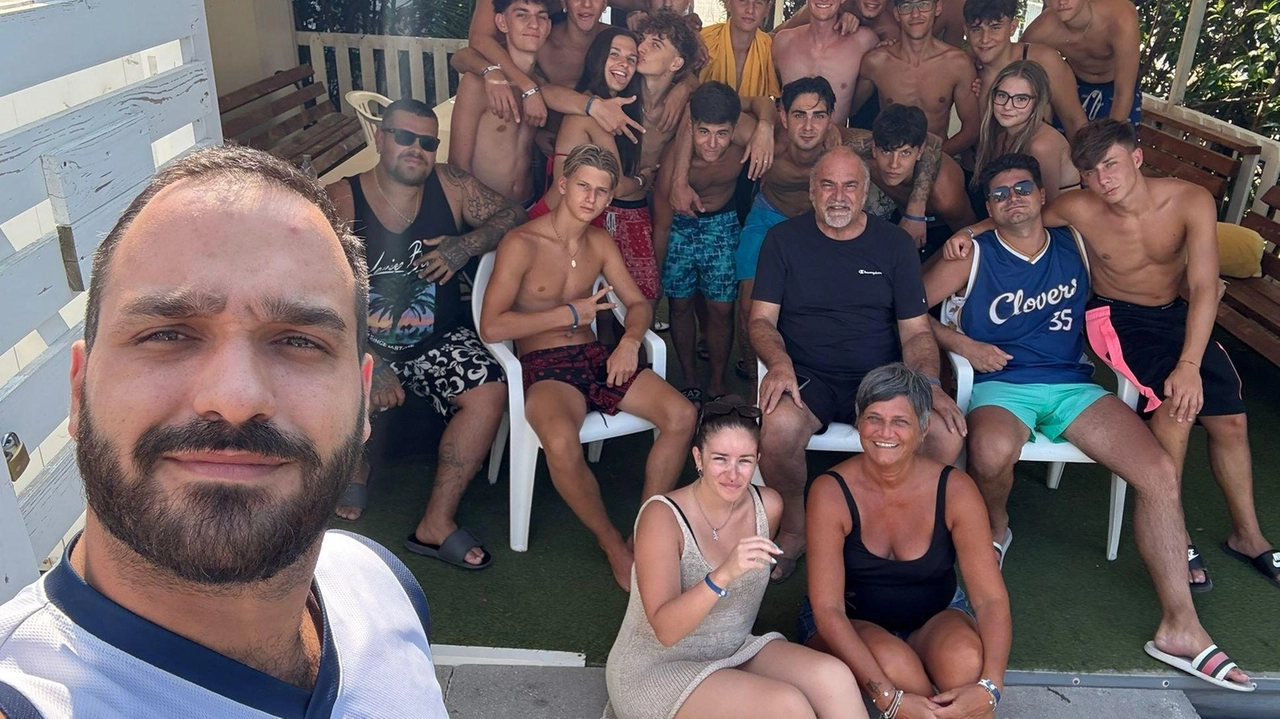 I giovani con il sindaco Caterina (al centro) e la moglie Catherine Cianflone (in basso a destra)