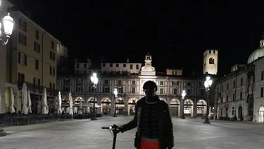 BRESCIA Ogni mattina si sveglia alle 4, prega e poi si prepara per andare al lavoro, con la consapevolezza che,...