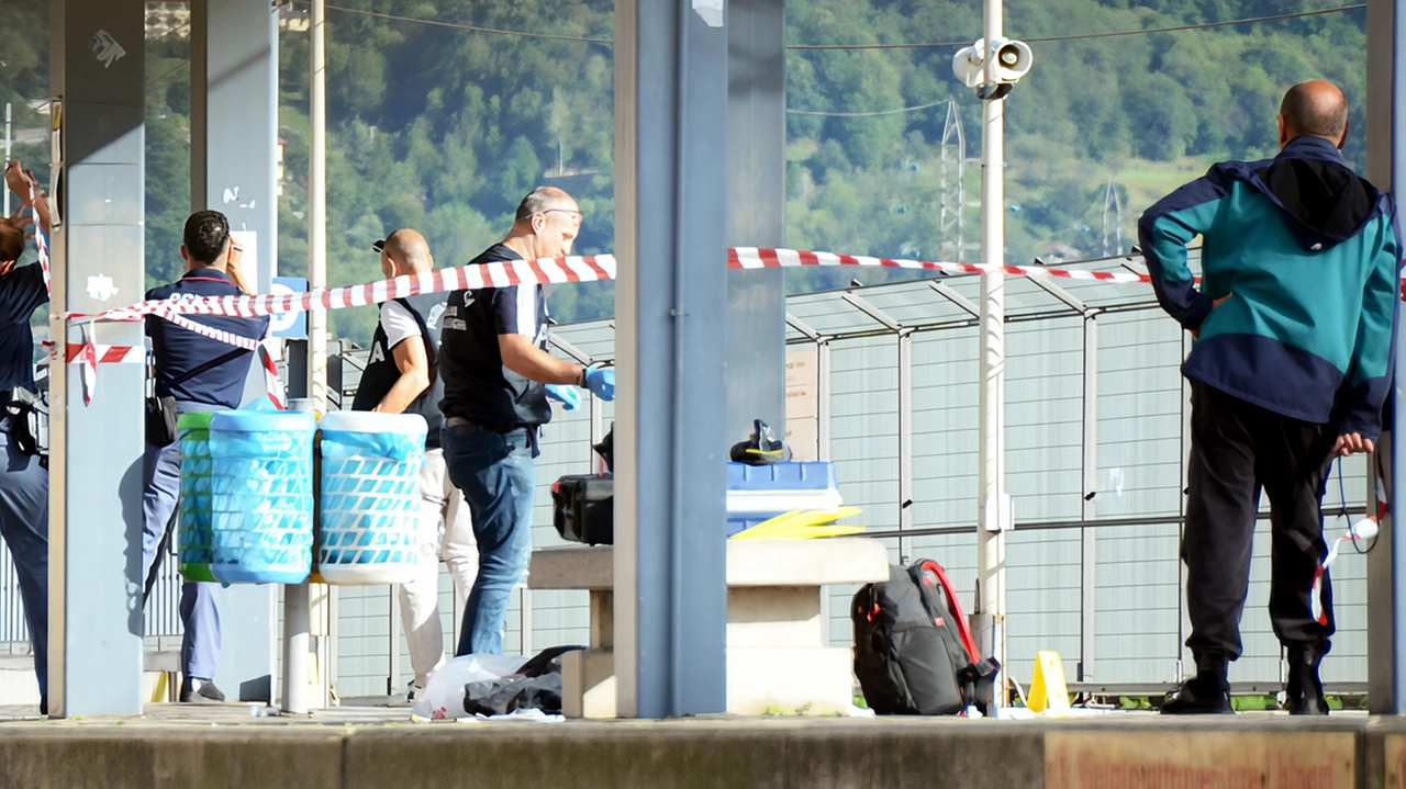 Le indagini dopo l’accoltellamento mortale in stazione a Calolziocorte Le indagini dopo l’accoltellamento mortale in stazione a Calolziocorte