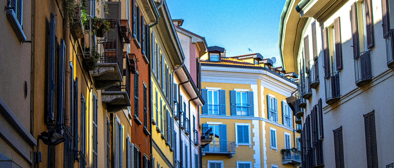 Vuoi una stanza in affitto a Milano? Devi svegliarti mesi prima: i tempi assurdi di un mercato fuori misura