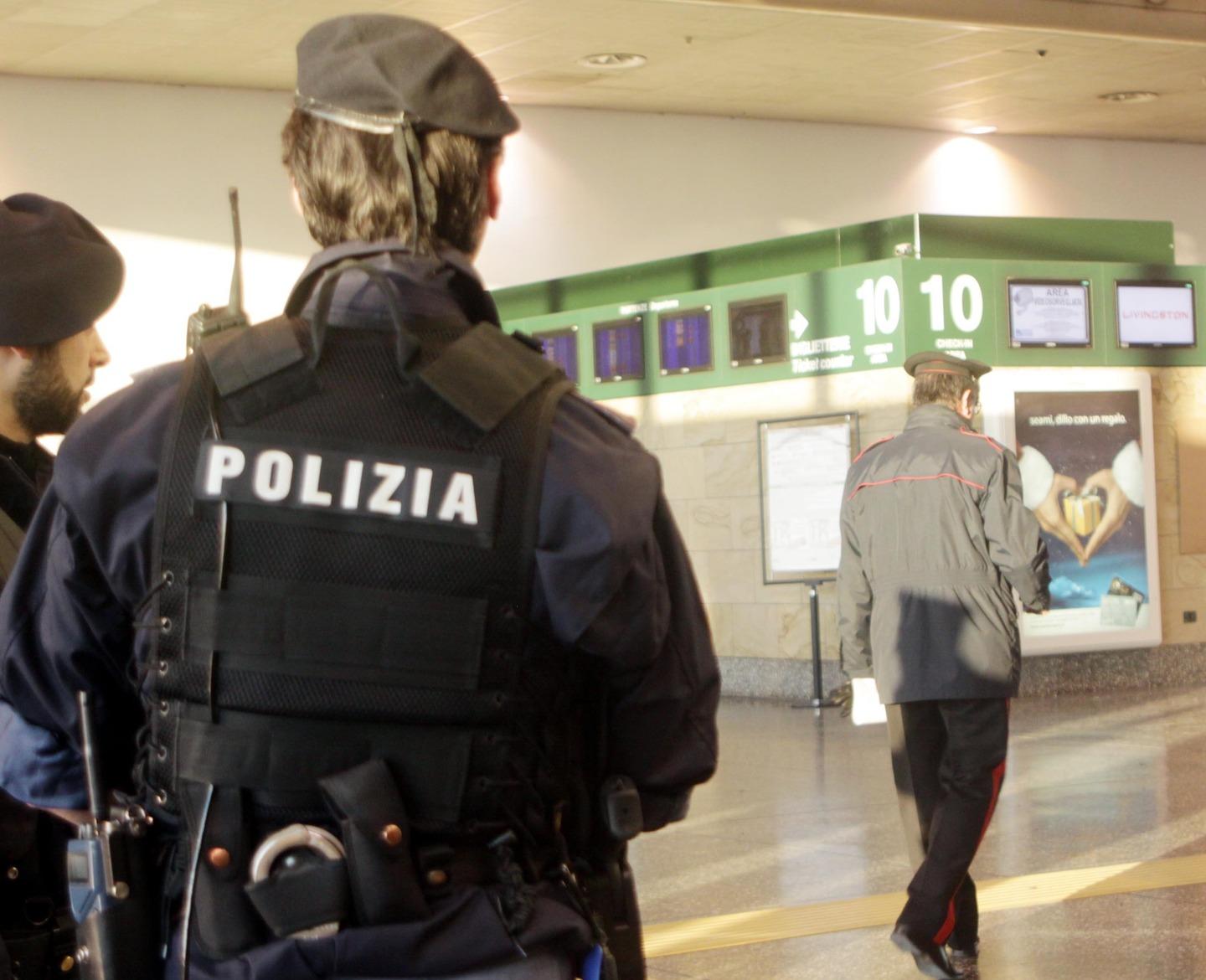 malpensa clandestini e senzatetto al riparo nei due terminal identificate 38 persone per 4 di loro scatta l espulsione