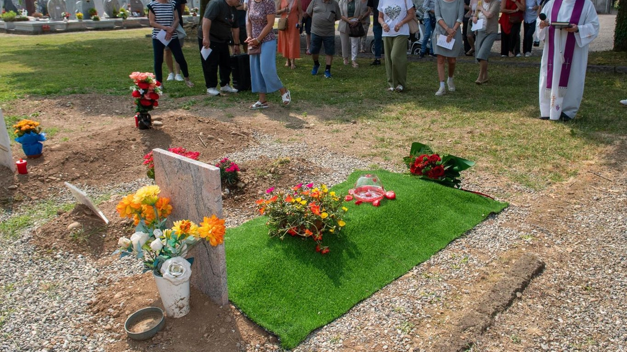 La cerimonia nel cimitero di Pozzuolo per ricordare Hanna Herasimchyk La cerimonia nel cimitero di Pozzuolo per ricordare Hanna Herasimchyk