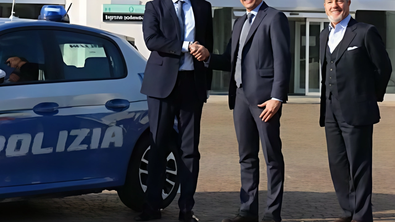 La prima auto elettrica della Questura di Milano sarà utilizzata dagli agenti in servizio al posto di polizia del Niguarda,... La prima auto elettrica della Questura di Milano sarà utilizzata dagli agenti in servizio al posto di polizia del Niguarda,...