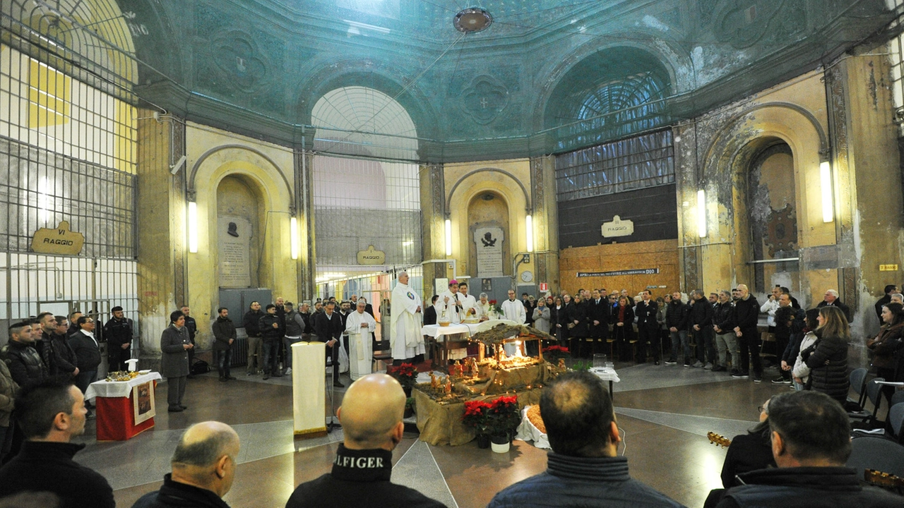 Una messa di Natale dell'arcivescovo Mario Delpini al carcere di San Vittore a Milano