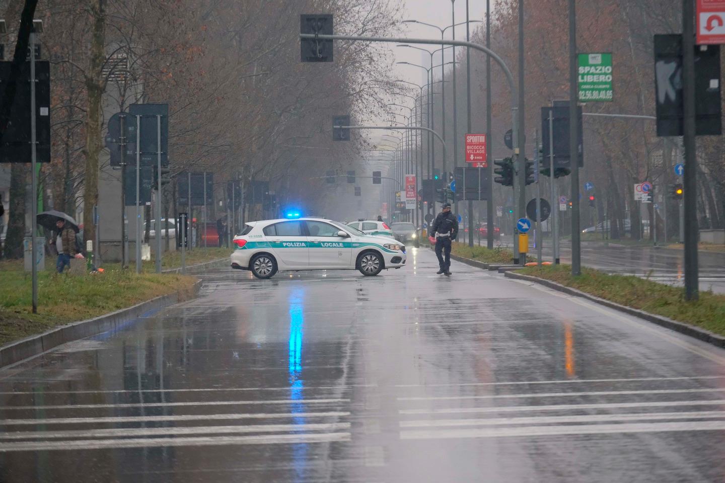 Cinisello Balsamo, sbalzati dalla moto lungo viale Fulvio Testi: gravissimo 22enne, ferita passeggera di 19 anni Cinisello Balsamo, sbalzati dalla moto lungo viale Fulvio Testi: gravissimo 22enne, ferita passeggera di 19 anni