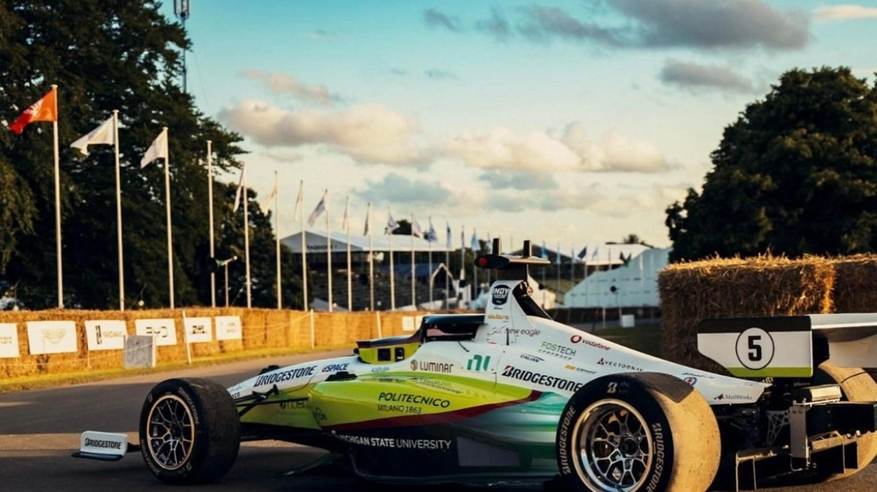 Nuovo record per l'auto a guida autonoma del Politecnico di Milano: alla Goodwood Hillclimb toccati i 179chilometri orari Nuovo record per l'auto a guida autonoma del Politecnico di Milano: alla Goodwood Hillclimb toccati i 179chilometri orari