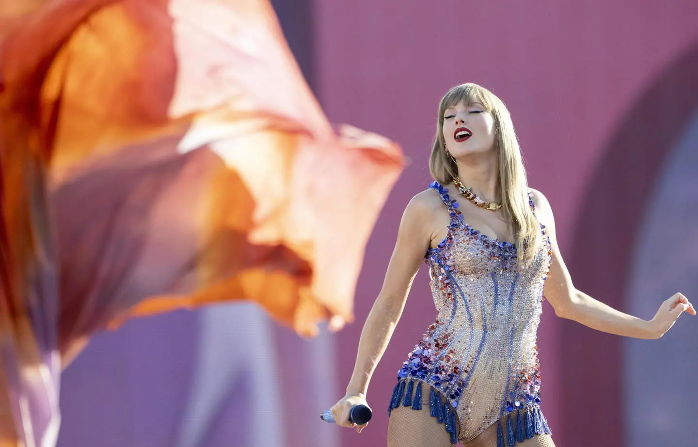 Taylor Swift cerca casa sul Lago di Como: quanto costano e dove sono le ville messe nel mirino