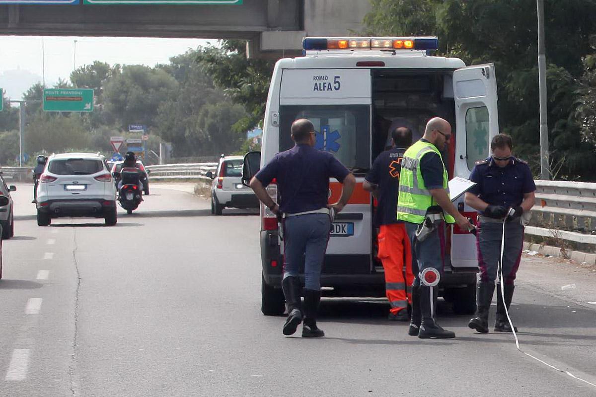 Gropello Cairoli, schianto tra furgone e camion sulla Statale dei Cairoli: morta donna di 62 anni Gropello Cairoli, schianto tra furgone e camion sulla Statale dei Cairoli: morta donna di 62 anni