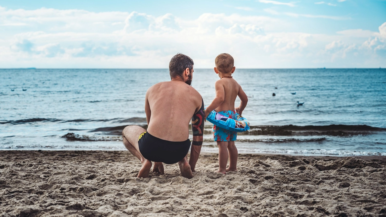 Il rapporto tra padri e figli è centrale e va rilanciato su nuove basi: affetto, ma anche regole e “no” che aiutano a crescere Il rapporto tra padri e figli è centrale e va rilanciato su nuove basi: affetto, ma anche regole e “no” che aiutano a crescere