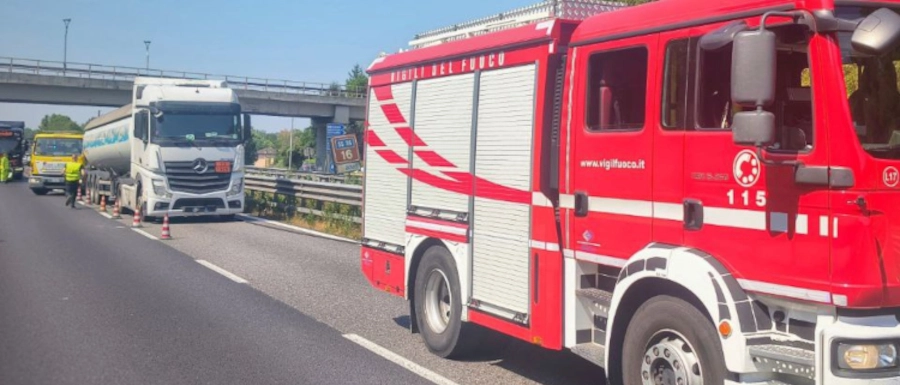 Nibionno, tamponamento in Statale 36: furgone sperona un'autocisterna carica di gas