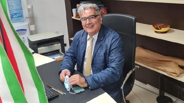 Il medico-sindaco Giovanni Sgroi, accusato di violenze sessuali su 4 pazienti: “Estraneo ai fatti”