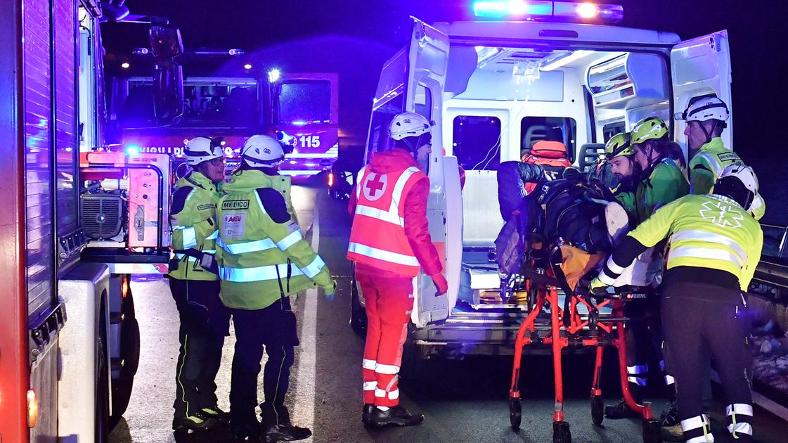 milano schianto alla rotonda nella notte un morto e un ferito grave da Ilgiorno.it milano schianto alla rotonda nella notte un morto e un ferito grave