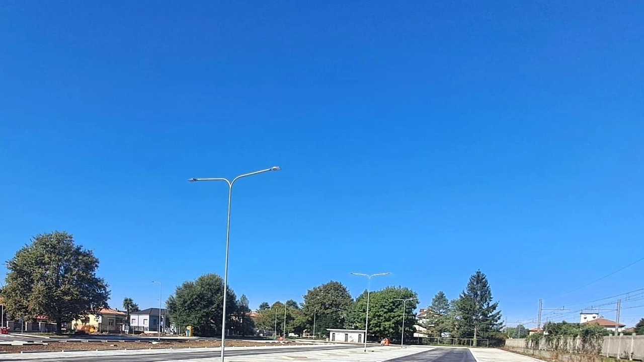 Il parcheggio della stazione di Canegrate riapre dopo lavori di riqualificazione per migliorare la funzionalità e l'ambiente urbano, parte del progetto Città metropolitana Spugna per il drenaggio sostenibile. Finanziato con oltre 50 milioni di euro, coinvolge 32 Comuni. Il parcheggio della stazione di Canegrate riapre dopo lavori di riqualificazione per migliorare la funzionalità e l'ambiente urbano, parte del progetto Città metropolitana Spugna per il drenaggio sostenibile. Finanziato con oltre 50 milioni di euro, coinvolge 32 Comuni.