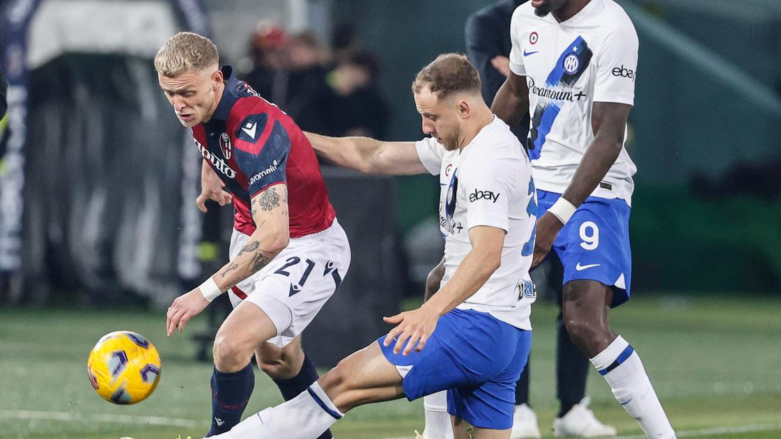 https://www.ilgiorno.it/image-service/view/acePublic/alias/contentid/M2M1ODJlM2QtYmEyOS00/0/carlos-augusto-durante-la-partita-contro-il-bologna.jpeg?f=16:9&w=1200&h=630