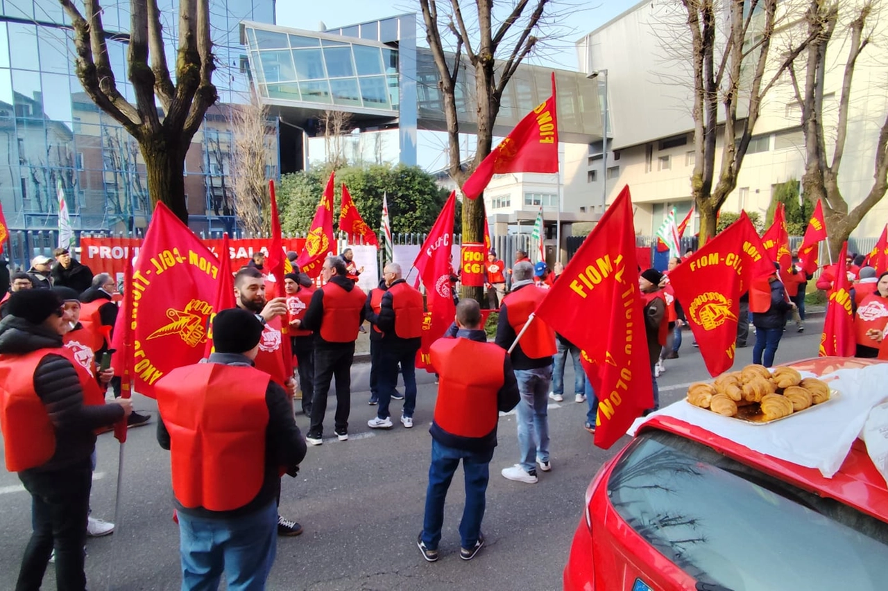 Il presidio dei lavoratori in via XX Settembre