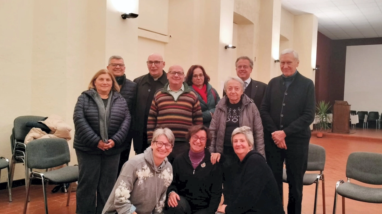 Un gruppo di donatori di “Nessuno si salva da solo”, il progetto promosso da Azione Cattolica, Caritas e Agape in collaborazione con Csv Lombardia Sud e Acli Un gruppo di donatori di “Nessuno si salva da solo”, il progetto promosso da Azione Cattolica, Caritas e Agape in collaborazione con Csv Lombardia Sud e Acli