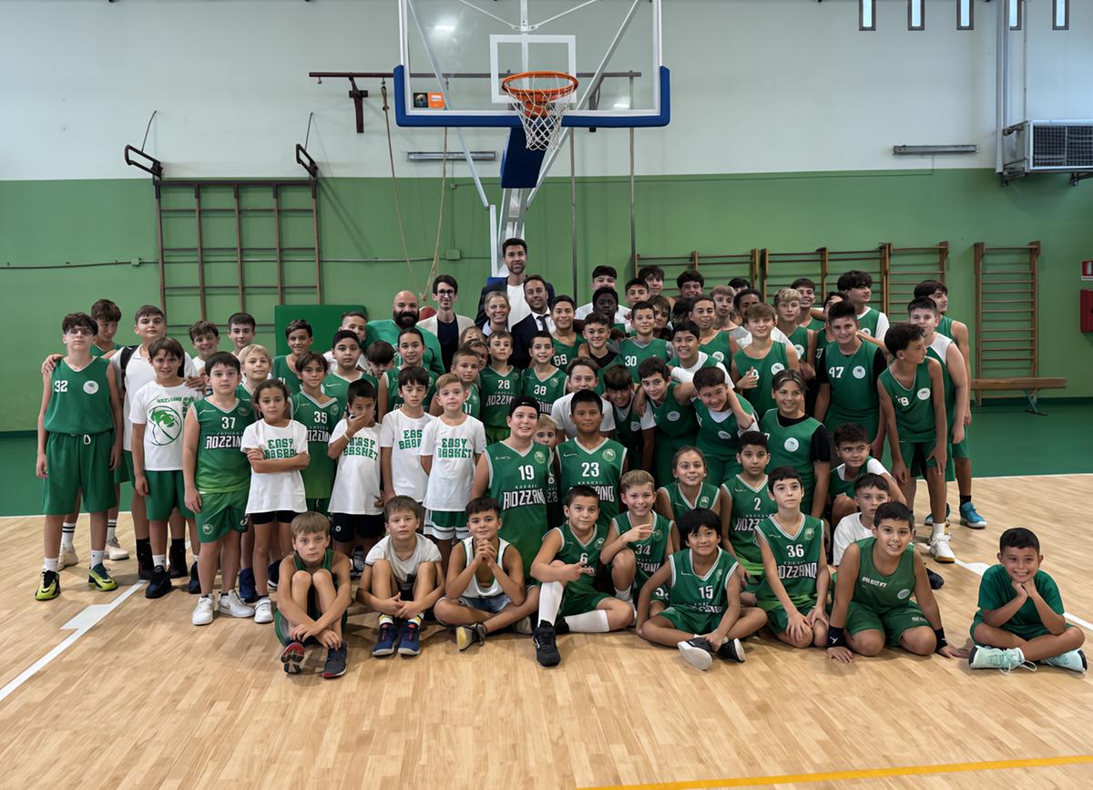 Il Mago Bargnani a scuola: "Pure io ho cominciato così. Questi sono gli anni più belli non smettete di sognare"