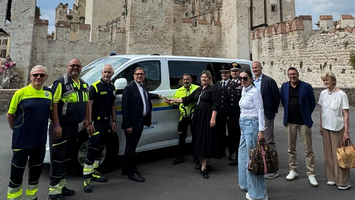 Il nuovo mezzo della protezione civile di Sirmione Il nuovo mezzo della protezione civile di Sirmione