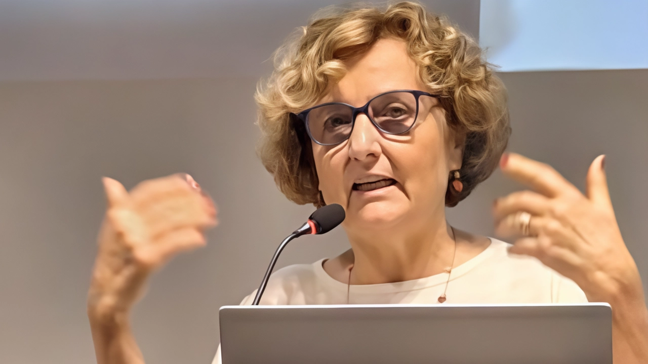 La docente Elisabetta Nigris esprime preoccupazione per il ritorno del giudizio sintetico nella valutazione scolastica, temendo un impatto negativo sull'apprendimento. La sfida è preservare le sperimentazioni educative in corso e mantenere l'alleanza tra insegnanti e studenti. La docente Elisabetta Nigris esprime preoccupazione per il ritorno del giudizio sintetico nella valutazione scolastica, temendo un impatto negativo sull'apprendimento. La sfida è preservare le sperimentazioni educative in corso e mantenere l'alleanza tra insegnanti e studenti.