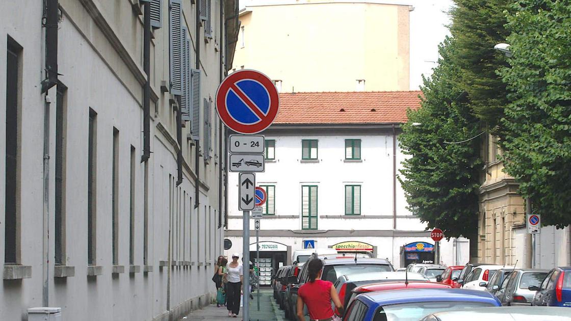 Strisce blu a Borgo Bergamo. Forza Italia contro la Giunta: "Il cittadino deve pagare e basta" Strisce blu a Borgo Bergamo. Forza Italia contro la Giunta: "Il cittadino deve pagare e basta"