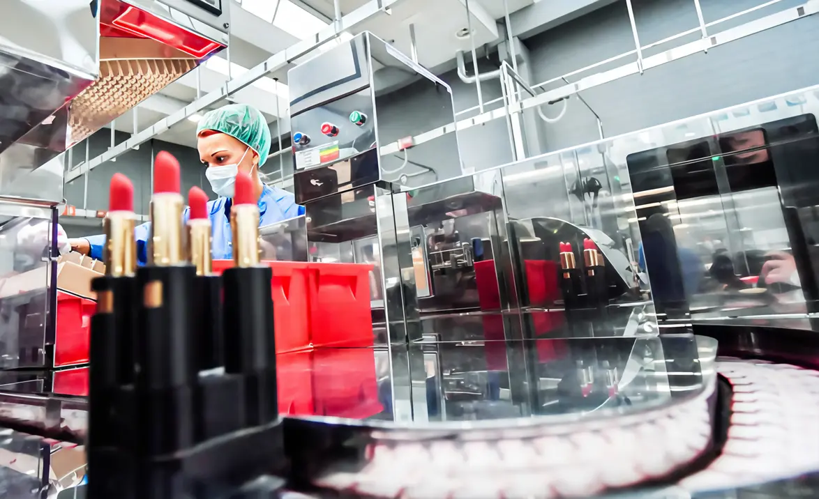 Creme e rossetti, non solo moda. Le sfide del made in Brianza: ricerca, formazione e sostenibilità