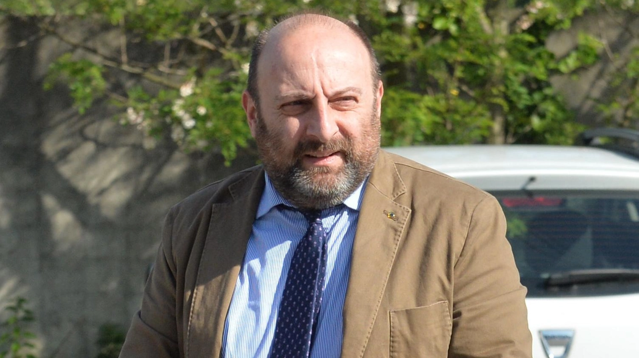 SOMMA LOMBARDO (Varese) Lettera al sindaco di Somma Lombardo, Stefano Bellaria (foto), del Comitato Vivere a Coarezza per contrastare l’inquinamento acustico....