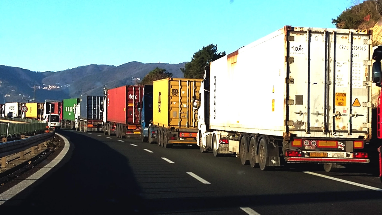 Autotrasporti: settore in difficoltà per le carenze d'organico (Archivio)