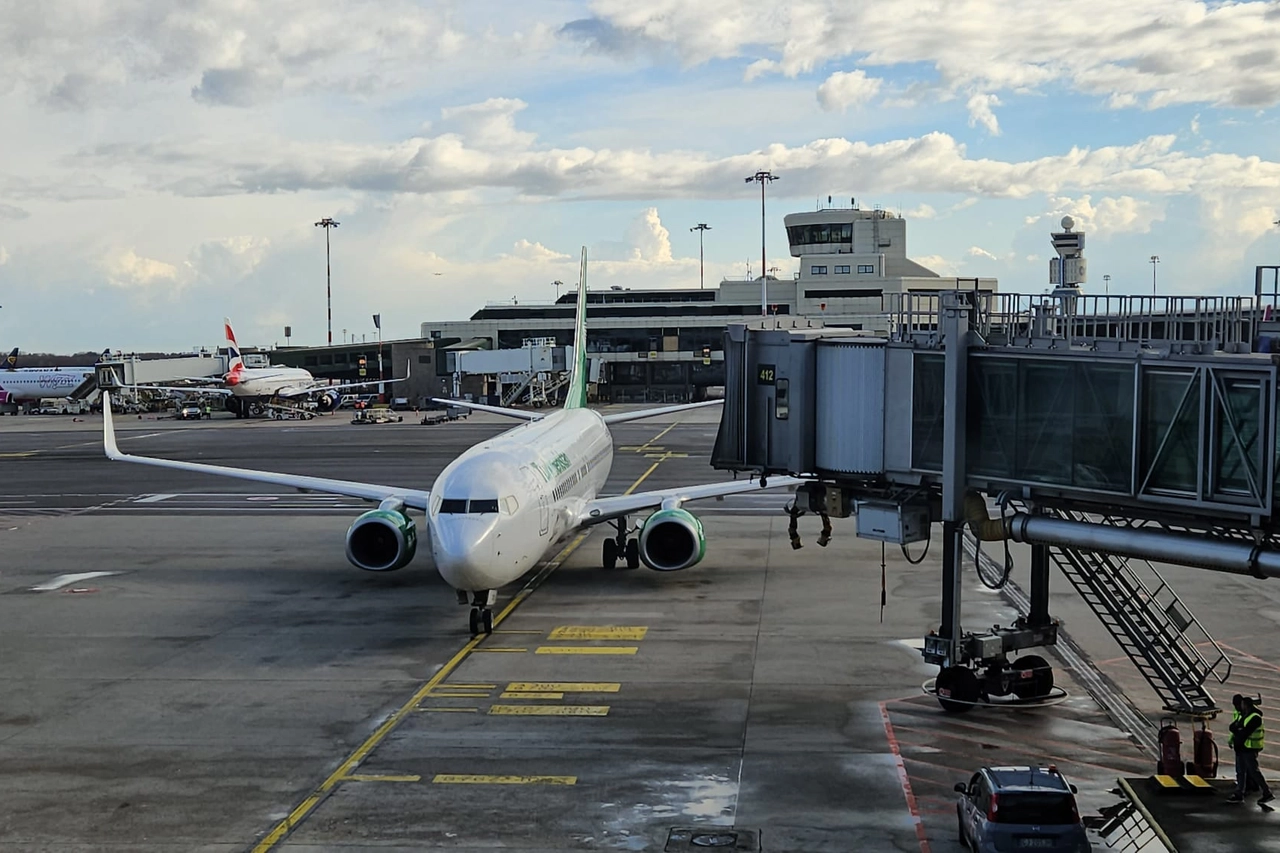 Un aereo all'aeroporto di Malpensa (Foto d'archivio)