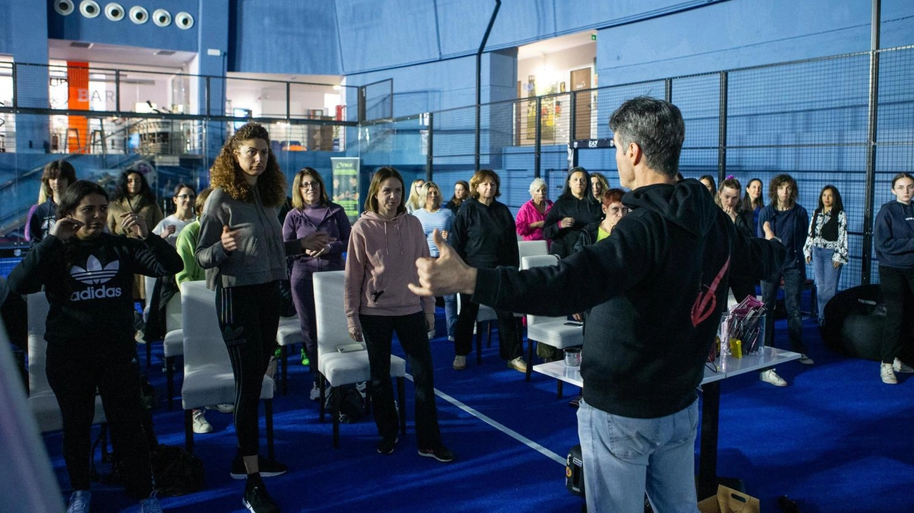 Autodifesa femminile, madri e figlie al corso in zona stazione Centrale: “Così siamo più sicure” Autodifesa femminile, madri e figlie al corso in zona stazione Centrale: “Così siamo più sicure”