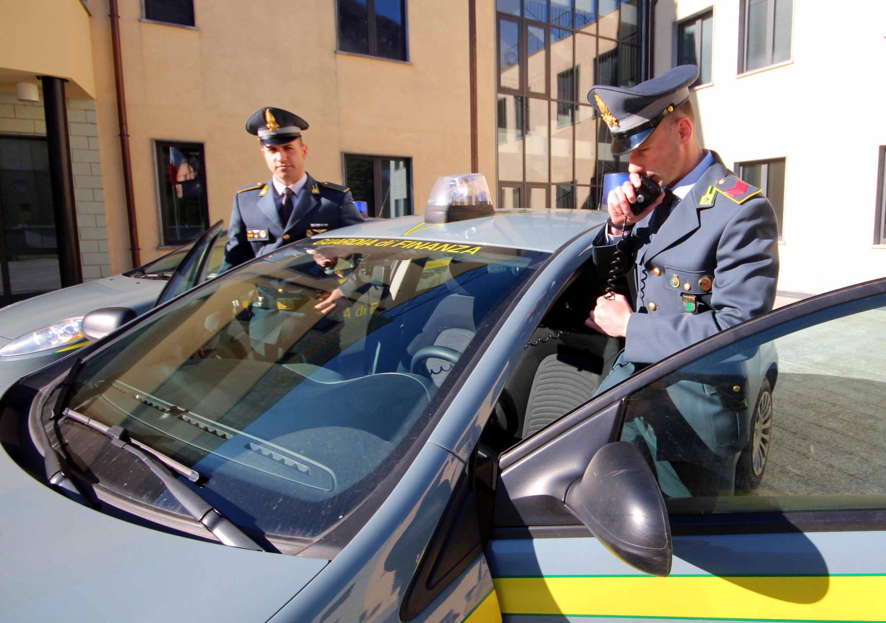 Trovato con da Ilgiorno.it trovato con 24 chili di cocaina in casa e in macchina arrestato un commerciante d auto nel milanese