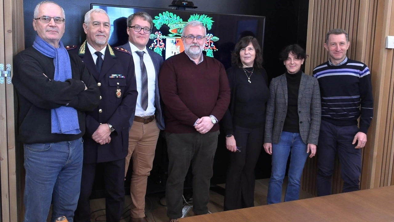 SONDRIO Cinque dirigenti per cinque settori. Un irrobustimento ai vertici che si tradurrà in un miglioramento della qualità dei servizi offerti... SONDRIO Cinque dirigenti per cinque settori. Un irrobustimento ai vertici che si tradurrà in un miglioramento della qualità dei servizi offerti...