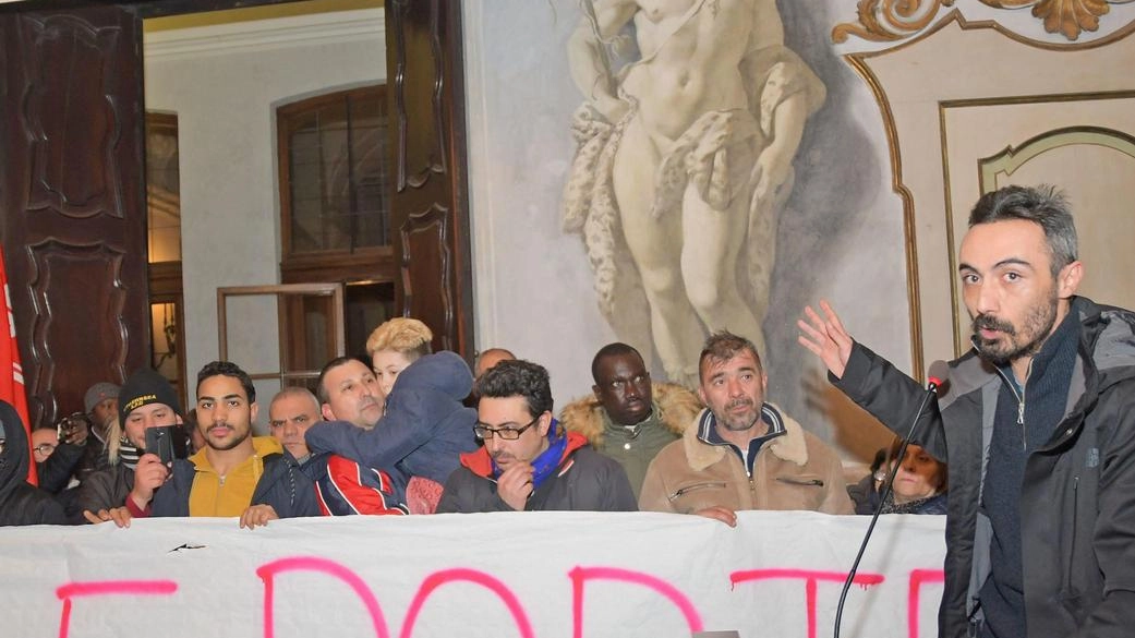 Una manifestazione organizzata contro gli sfratti in Lombardia A Bergamo l’incremento rispetto al 2022 è stato del 102% Una manifestazione organizzata contro gli sfratti in Lombardia A Bergamo l’incremento rispetto al 2022 è stato del 102%