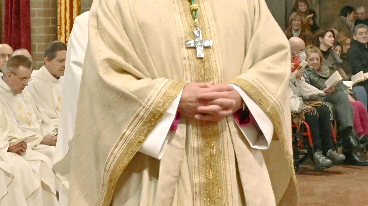 L’arcivescovo Cesare Pagazzi, 59 anni, è nato a Crema, ed è originario di Gradella, frazione di Pandino L’arcivescovo Cesare Pagazzi, 59 anni, è nato a Crema, ed è originario di Gradella, frazione di Pandino