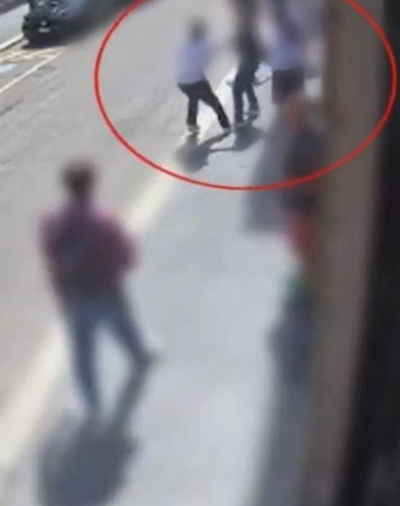 stretta anti predoni inseguito e bloccato rapinatore di orologi