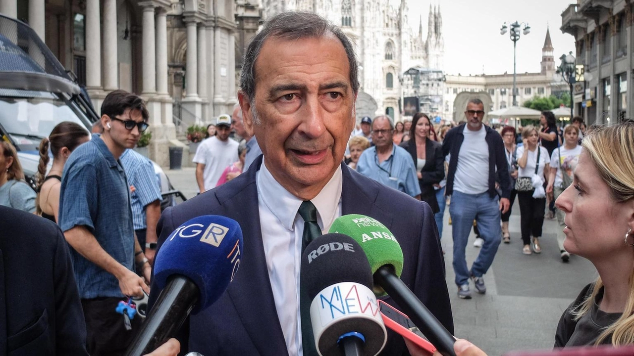 Il sindaco Giuseppe Sala ieri pomeriggio è andato alla festa di Radio Popolare Il sindaco Giuseppe Sala ieri pomeriggio è andato alla festa di Radio Popolare