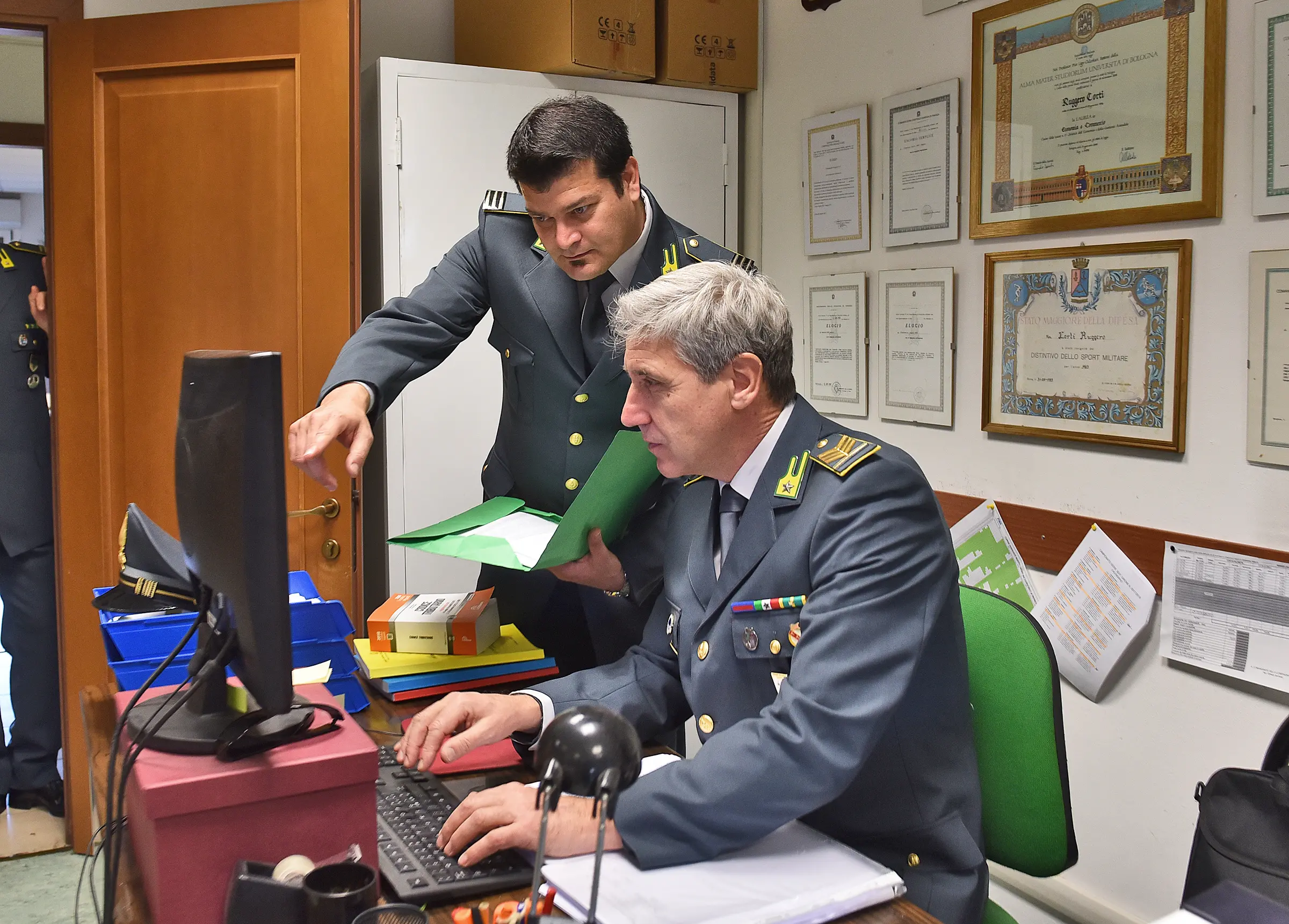 Como, maxi truffa “grazie” al bonus 110%: frode da 3 milioni di euro allo Stato, 12 indagati e 2 ville sequestrate