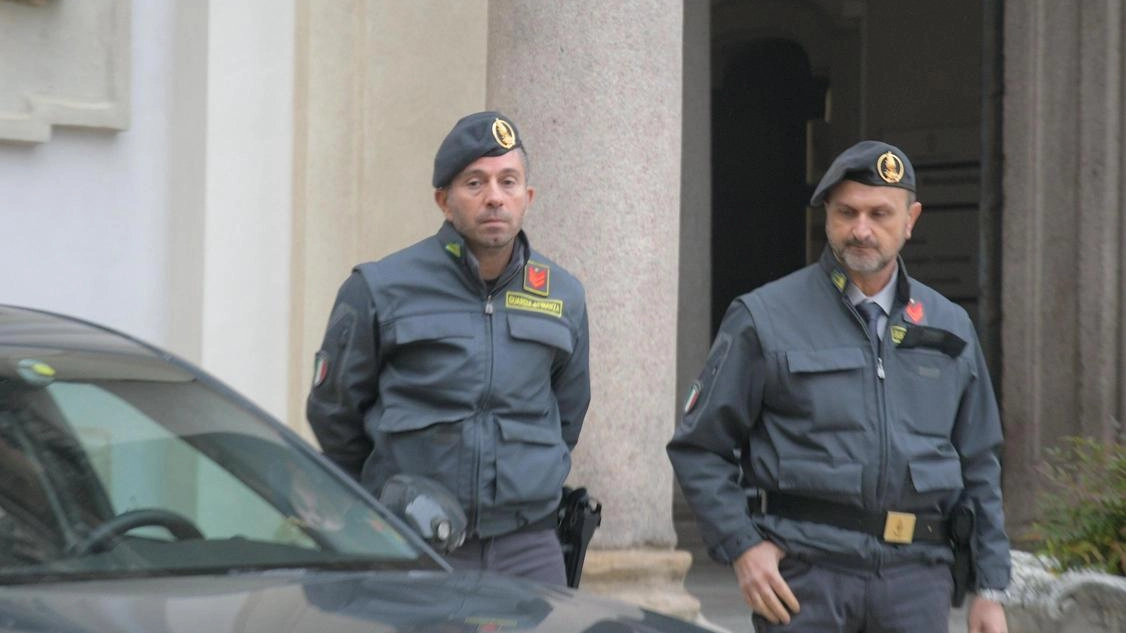I militari sono stati negli uffici dell’Urbanistica dalla mattina al primo pomeriggio. Sotto la lente l’intervento oggetto di un esposto dei cittadini in Procura. . I militari sono stati negli uffici dell’Urbanistica dalla mattina al primo pomeriggio. Sotto la lente l’intervento oggetto di un esposto dei cittadini in Procura. .