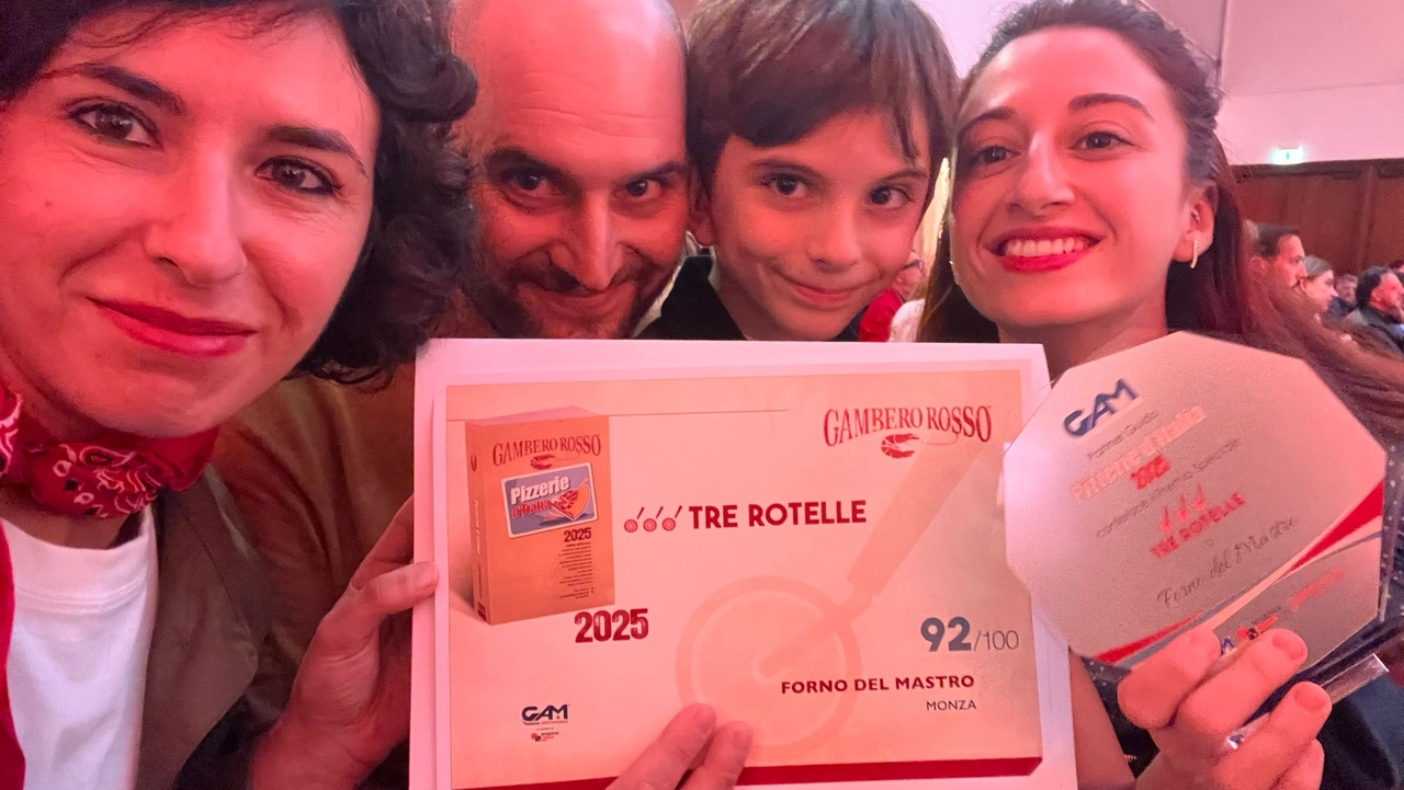 Adriano Del Mastro durante la premiazione del Gambero Rosso a Napoli Adriano Del Mastro durante la premiazione del Gambero Rosso a Napoli