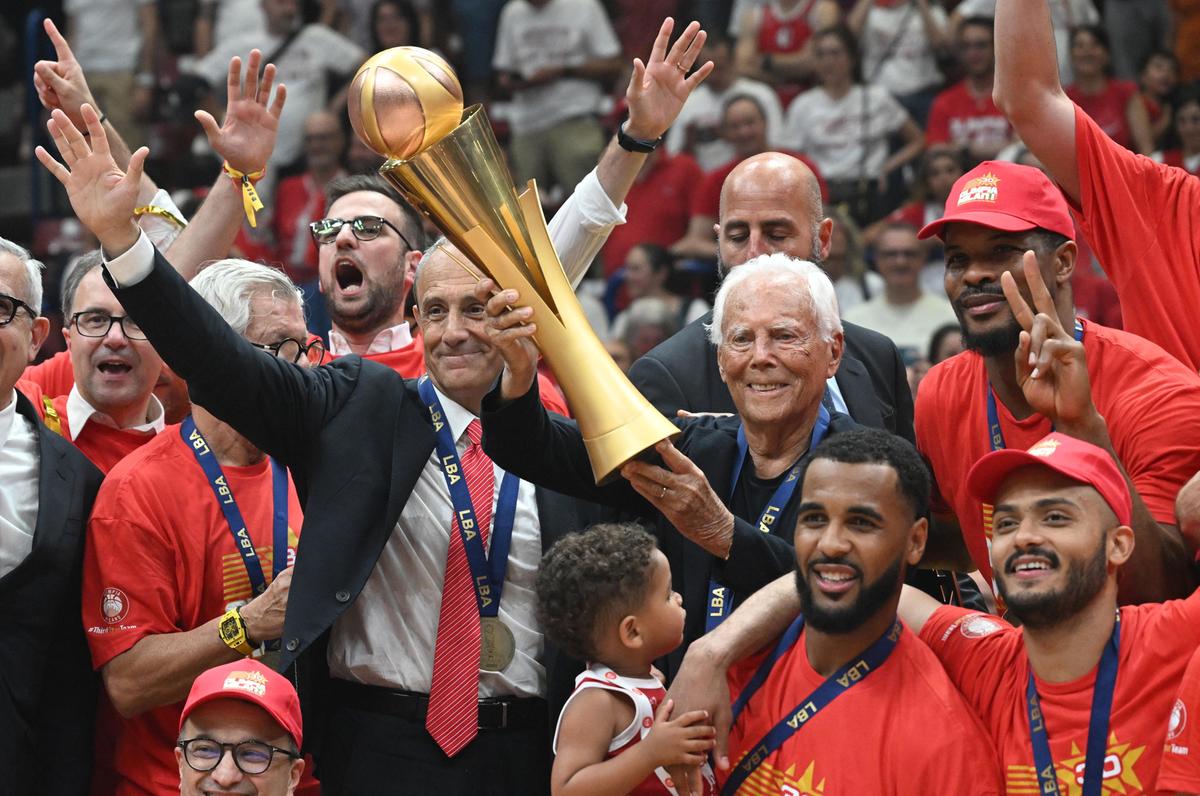 Giorgio Armani oltre la moda: quella passione per il basket, riportando l’Olimpia Milano agli antichi fasti