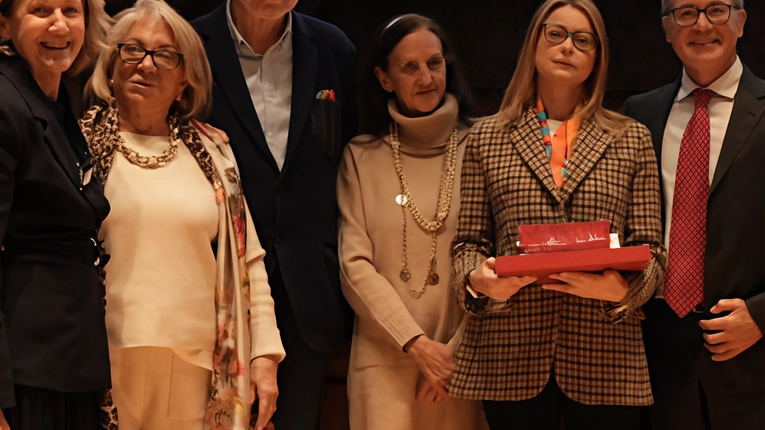 La Fondazione Asilo Mariuccia a Milano offre protezione e supporto alle donne vittime di violenza con progetti di empowerment femminile e reinserimento lavorativo, premiando l'impegno di Lucia Annibali. La Fondazione Asilo Mariuccia a Milano offre protezione e supporto alle donne vittime di violenza con progetti di empowerment femminile e reinserimento lavorativo, premiando l'impegno di Lucia Annibali.