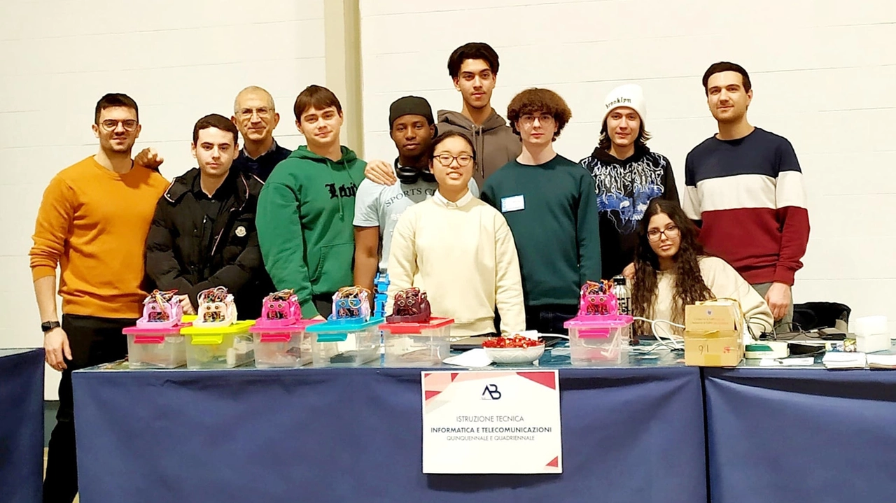 La "squadra" dell'Isis Bernocchi alle Olimpiadi robotiche La "squadra" dell'Isis Bernocchi alle Olimpiadi robotiche