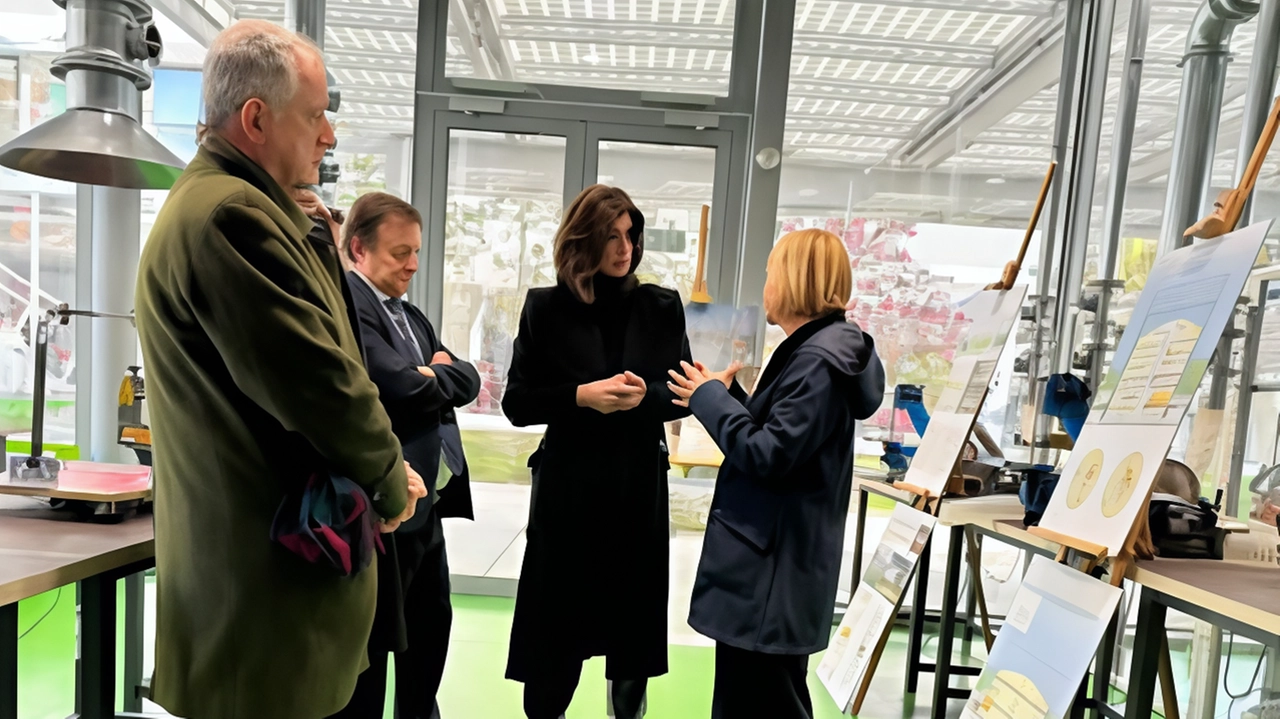Il ministro dell’Università Anna Maria Bernini ieri al Politecnico di Milano, dove ha visitato il Laboratorio di Modellistica fisica e... Il ministro dell’Università Anna Maria Bernini ieri al Politecnico di Milano, dove ha visitato il Laboratorio di Modellistica fisica e...