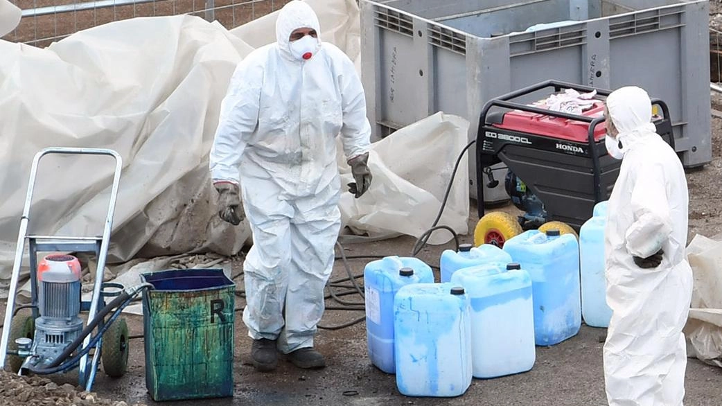 Check dell’amianto Dalle aziende si passerà alle abitazioni Obiettivo: arrivare alla bonifica radicale Check dell’amianto Dalle aziende si passerà alle abitazioni Obiettivo: arrivare alla bonifica radicale